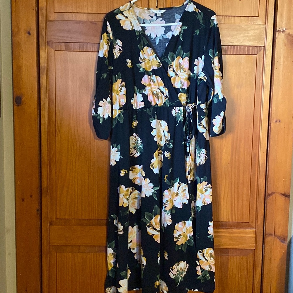 Terra & Sky Faux Wrap Dress With V Neck and tie.  - Size 0X